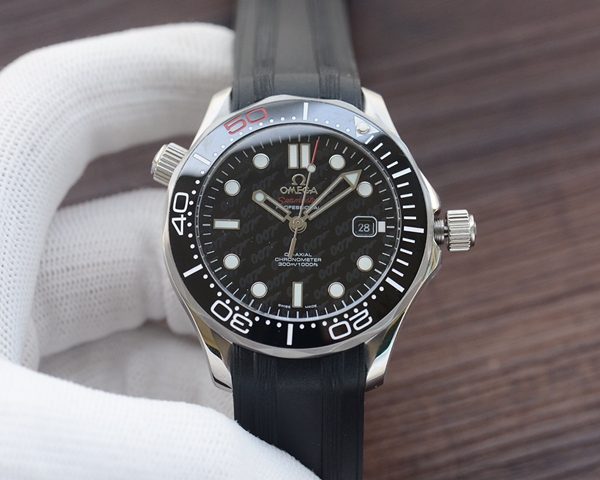 オメガ時計背面デザイン